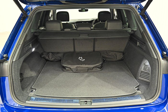 2025 Volkswagen Touareg R