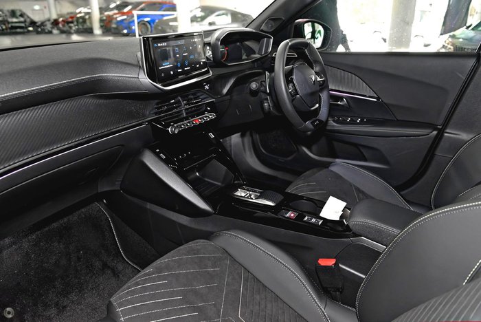 2025 Peugeot 2008 GT Hybrid