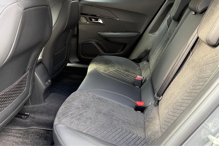 2025 Peugeot 2008 GT Hybrid