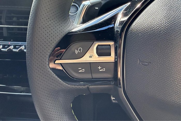 2025 Peugeot 2008 GT Hybrid
