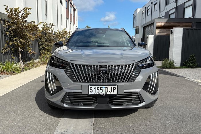 2025 Peugeot 2008 GT Hybrid