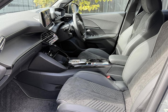 2025 Peugeot 2008 GT Hybrid