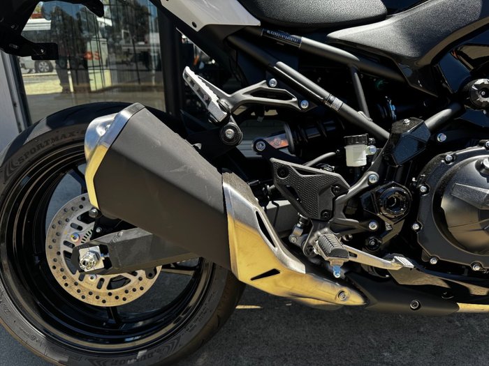 2026 Kawasaki 2026 Kawasaki 900CC Z900 SUPERNAKED (ZR900STFNN) SPORTS WHITE