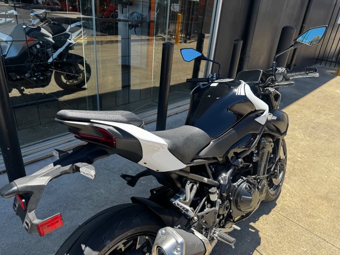 2026 Kawasaki 2026 Kawasaki 900CC Z900 SUPERNAKED (ZR900STFNN) SPORTS WHITE