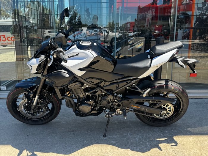 2026 Kawasaki 2026 Kawasaki 900CC Z900 SUPERNAKED (ZR900STFNN) SPORTS WHITE