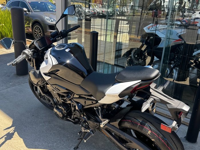 2026 Kawasaki 2026 Kawasaki 900CC Z900 SUPERNAKED (ZR900STFNN) SPORTS WHITE