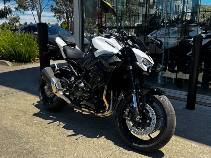 2026 Kawasaki 2026 Kawasaki 900CC Z900 SUPERNAKED (ZR900STFNN) SPORTS WHITE