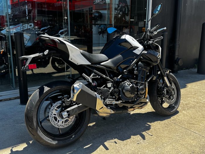 2026 Kawasaki 2026 Kawasaki 900CC Z900 SUPERNAKED (ZR900STFNN) SPORTS WHITE