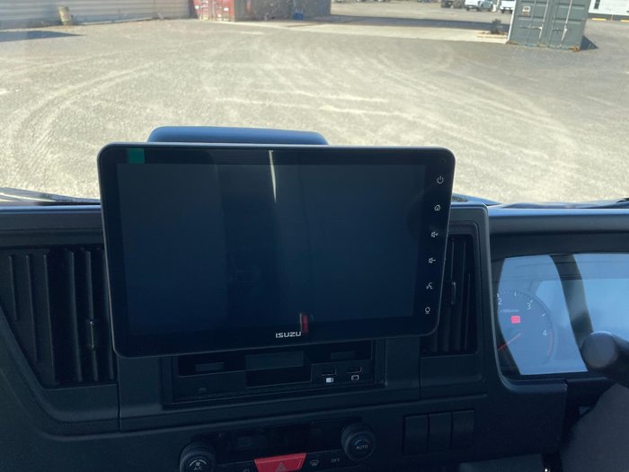 2025 Isuzu Nlr 45-150