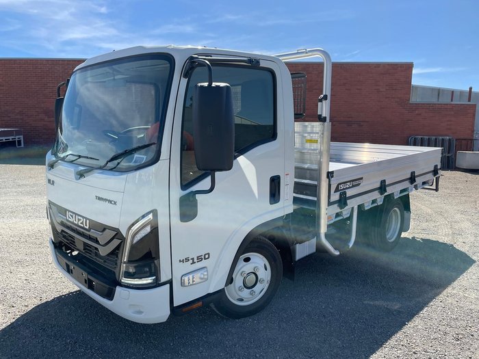 2025 Isuzu Nlr 45-150