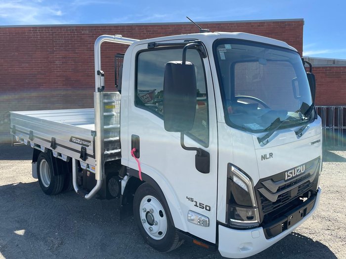 2025 Isuzu Nlr 45-150