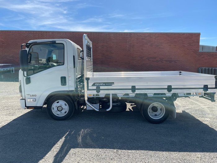 2025 Isuzu Nlr 45-150
