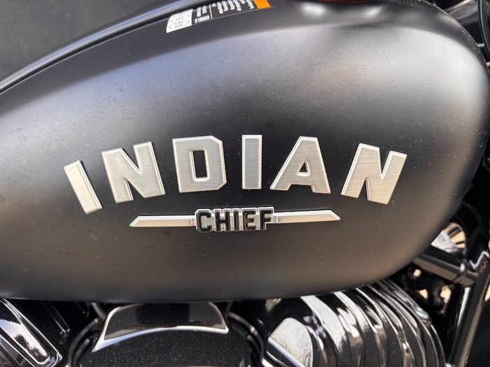 2024 Indian SPORT CHIEF BLACK