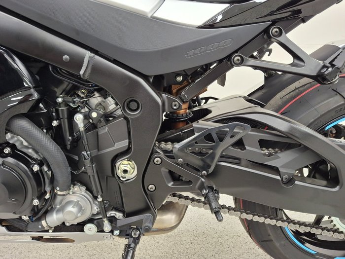 2025 Suzuki GSX-R1000R red