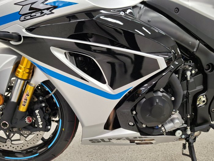 2025 Suzuki GSX-R1000R red