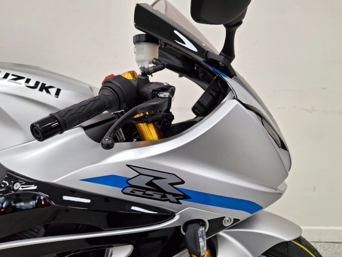 2025 Suzuki GSX-R1000R red