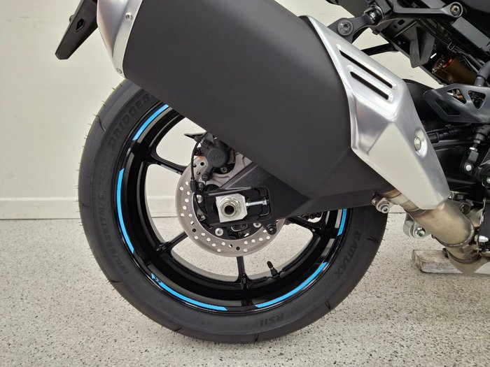 2025 Suzuki GSX-R1000R red