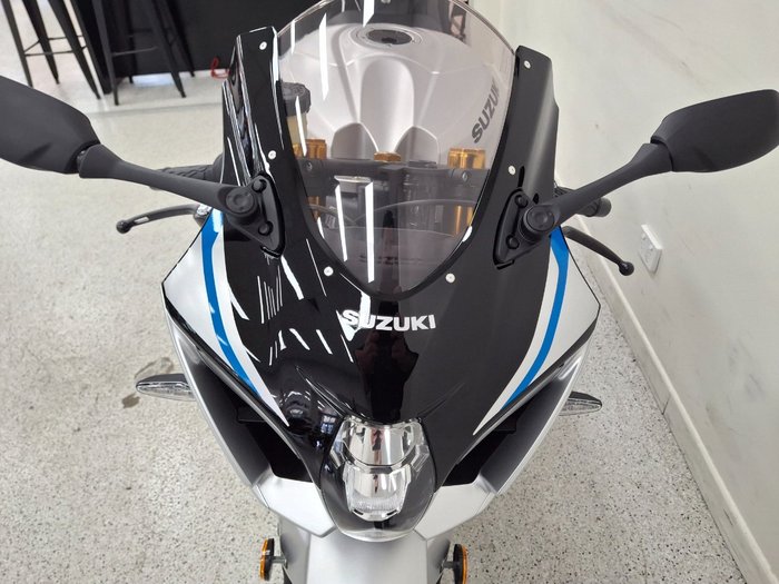 2025 Suzuki GSX-R1000R red