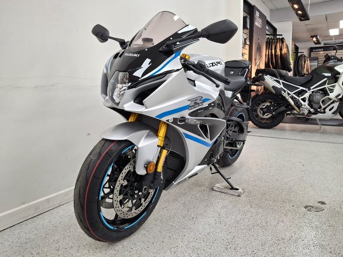 2025 Suzuki GSX-R1000R red