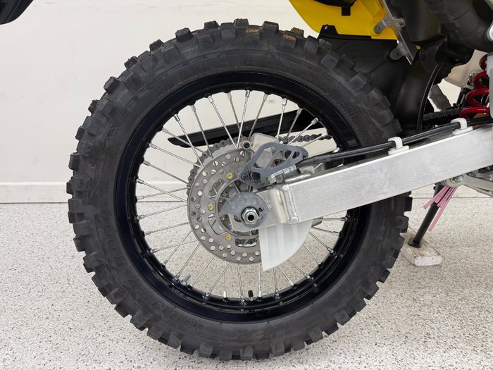 2025 Suzuki 2025 Suzuki 400CC DR-Z400E Enduro Yellow