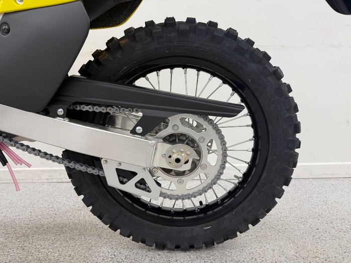 2025 Suzuki 2025 Suzuki 400CC DR-Z400E Enduro Yellow