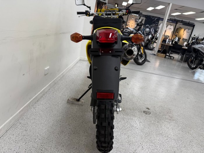 2025 Suzuki 2025 Suzuki 400CC DR-Z400E Enduro Yellow