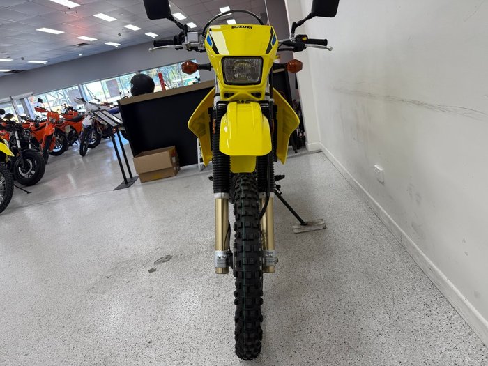 2025 Suzuki 2025 Suzuki 400CC DR-Z400E Enduro Yellow