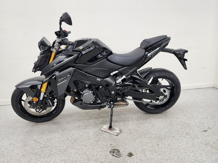 2025 Suzuki GSX-S1000 Black
