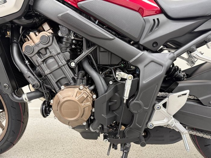 2025 Honda CB650RAC Red