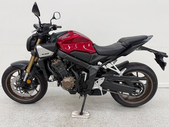 2025 Honda CB650RAC Red