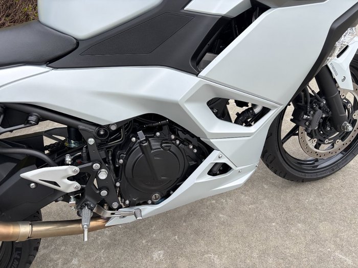 2024 Kawasaki NINJA 500 White