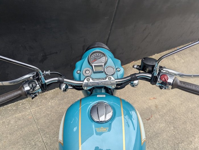 2025 Royal Enfield (see Also Enfiel 2025 ROYAL ENFIELD 650CC CLASSIC 650 GREEN