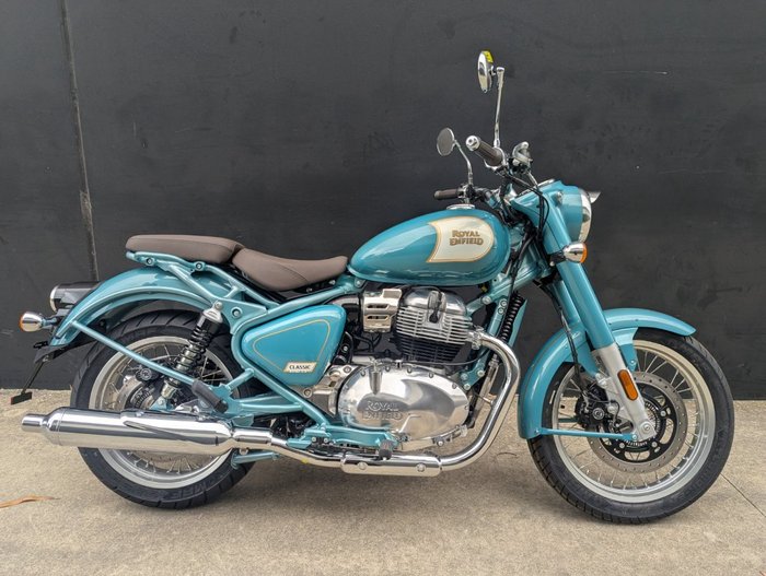 2025 Royal Enfield (see Also Enfiel 2025 ROYAL ENFIELD 650CC CLASSIC 650 GREEN