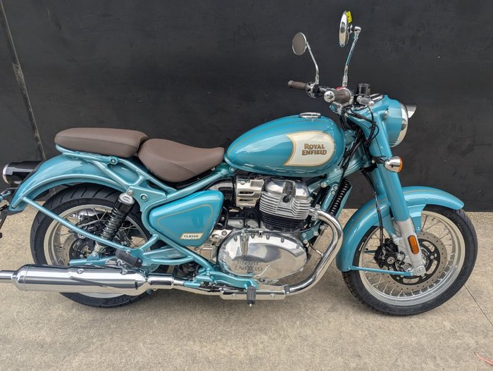 2025 Royal Enfield (see Also Enfiel 2025 ROYAL ENFIELD 650CC CLASSIC 650 GREEN