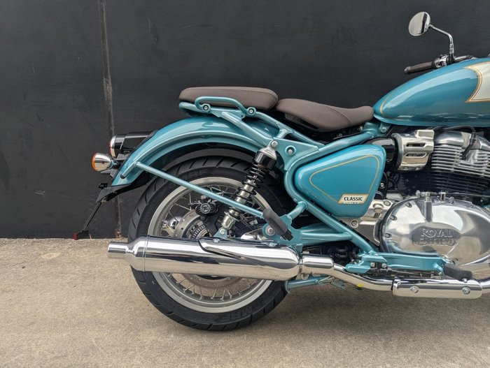 2025 Royal Enfield (see Also Enfiel 2025 ROYAL ENFIELD 650CC CLASSIC 650 GREEN