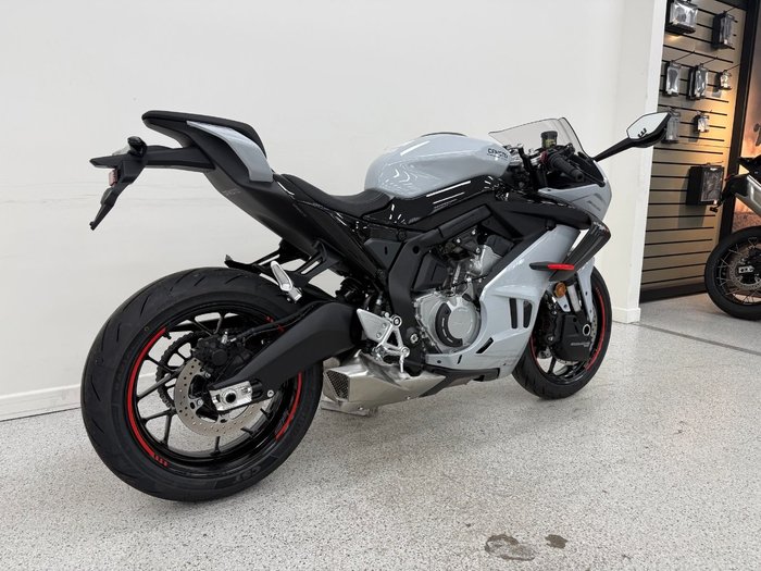 2025 CFMOTO 2025 CF Moto 675CC 675SR-R ABS Road Aerolite Grey