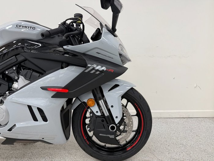 2025 CFMOTO 2025 CF Moto 675CC 675SR-R ABS Road Aerolite Grey