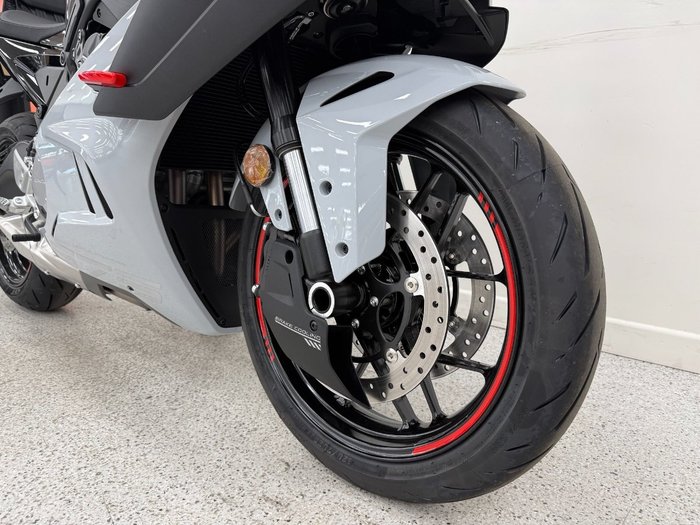 2025 CFMOTO 2025 CF Moto 675CC 675SR-R ABS Road Aerolite Grey