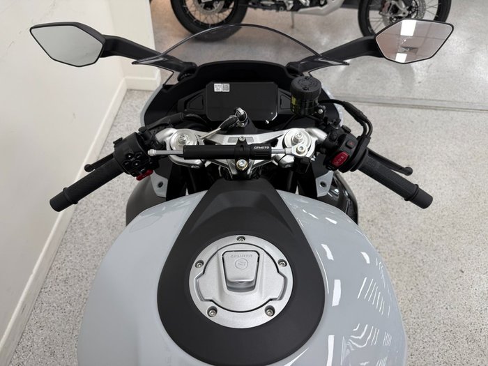 2025 CFMOTO 2025 CF Moto 675CC 675SR-R ABS Road Aerolite Grey