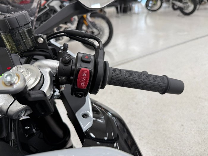 2025 CFMOTO 2025 CF Moto 675CC 675SR-R ABS Road Aerolite Grey