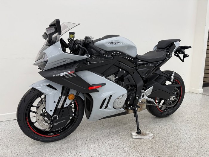 2025 CFMOTO 2025 CF Moto 675CC 675SR-R ABS Road Aerolite Grey