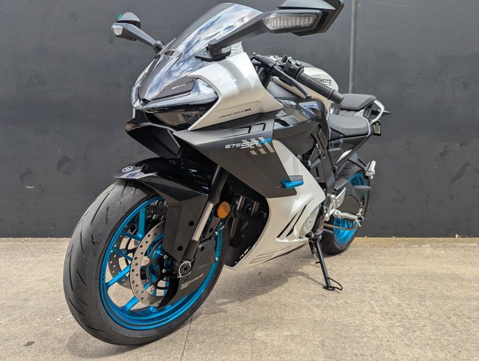 2025 CFMOTO 2025 CF MOTO 675CC 675SR-R ABS Glacier White