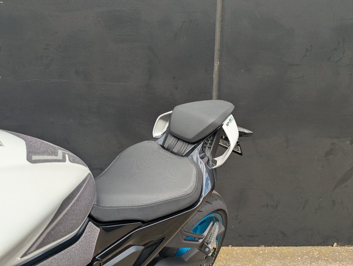 2025 CFMOTO 2025 CF MOTO 675CC 675SR-R ABS Glacier White