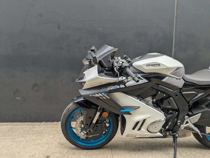 2025 CFMOTO 2025 CF MOTO 675CC 675SR-R ABS Glacier White