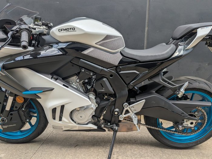 2025 CFMOTO 2025 CF MOTO 675CC 675SR-R ABS Glacier White