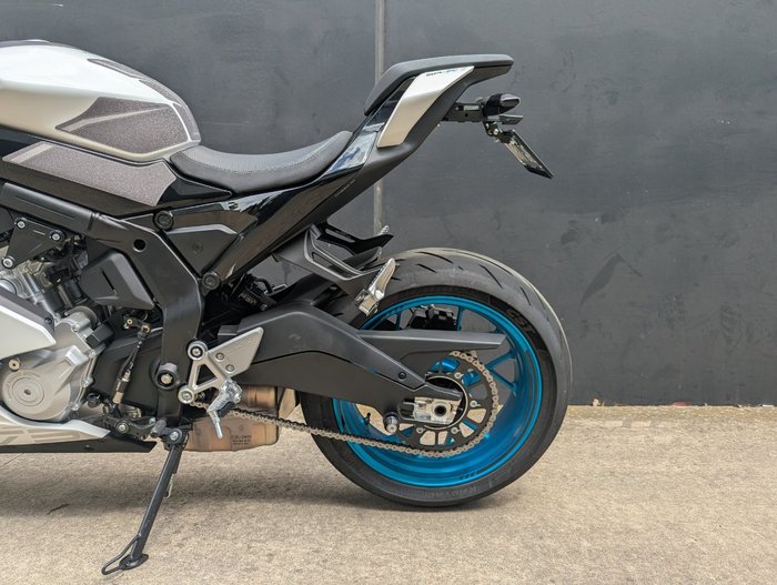 2025 CFMOTO 2025 CF MOTO 675CC 675SR-R ABS Glacier White