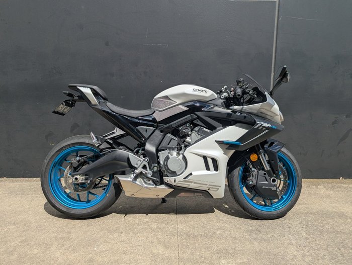 2025 CFMOTO 2025 CF MOTO 675CC 675SR-R ABS Glacier White