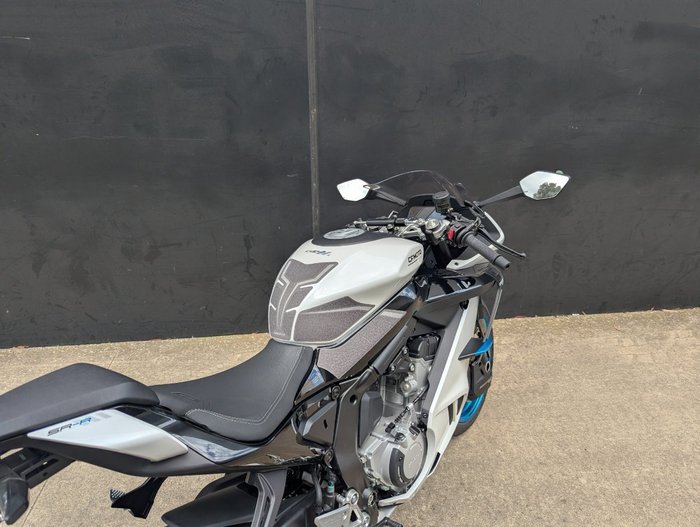 2025 CFMOTO 2025 CF MOTO 675CC 675SR-R ABS Glacier White