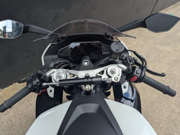 2025 CFMOTO 2025 CF MOTO 675CC 675SR-R ABS Glacier White