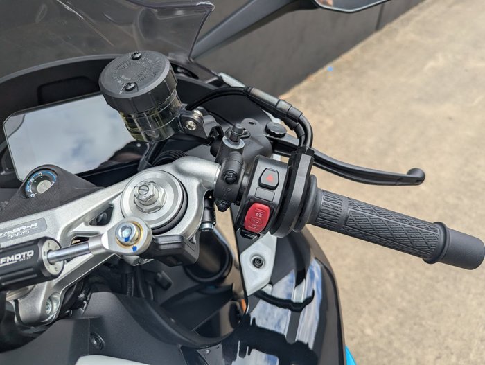 2025 CFMOTO 2025 CF MOTO 675CC 675SR-R ABS Glacier White